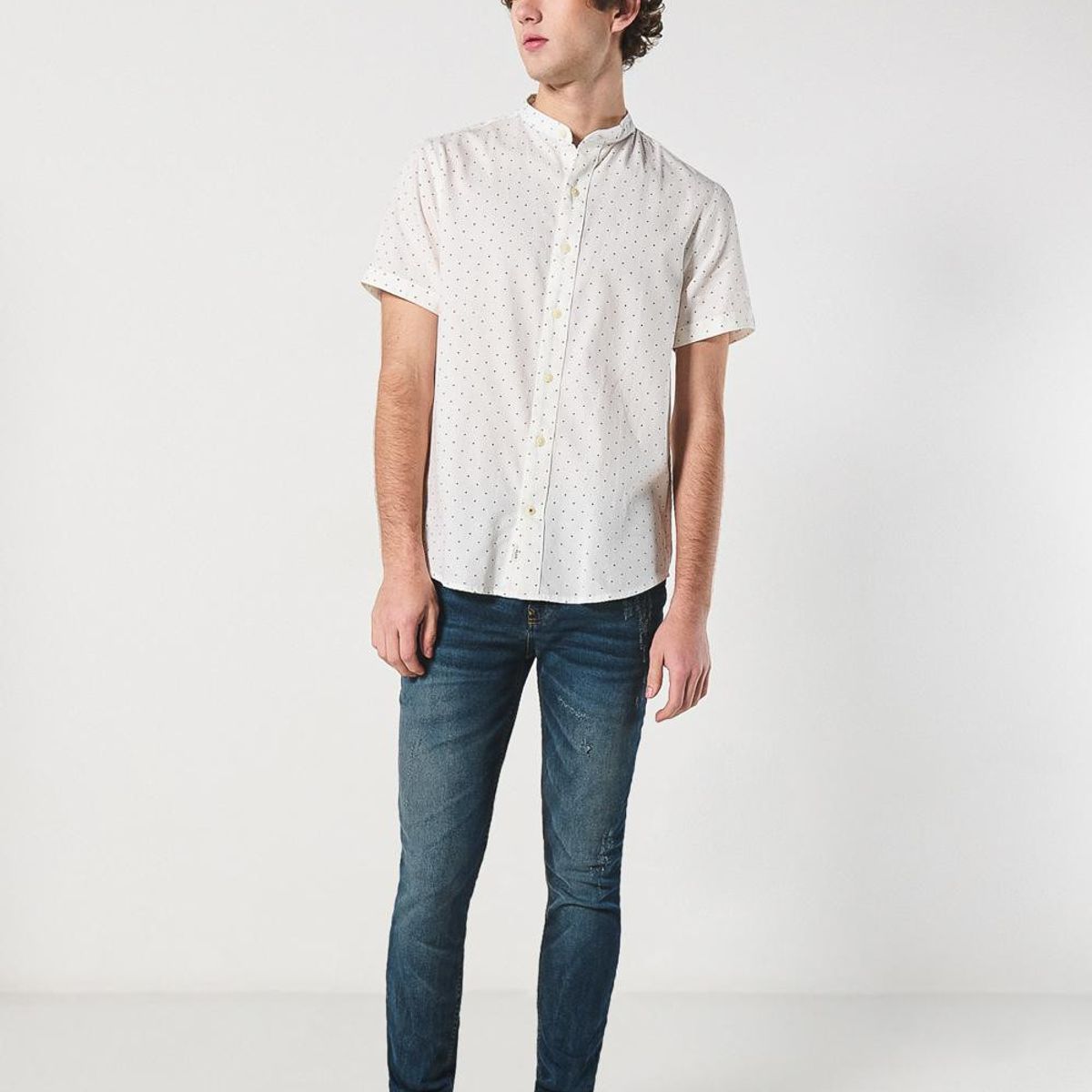 KOAJ - KOAJ Camisa blanca con cuello nerú y diseños de mini print Hombre
