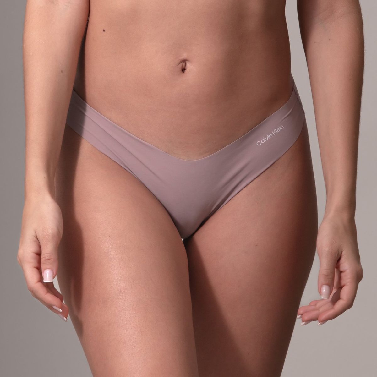CALVIN KLEIN - Pantie Tipo Tanga Rosada - Invisible Microfibra
