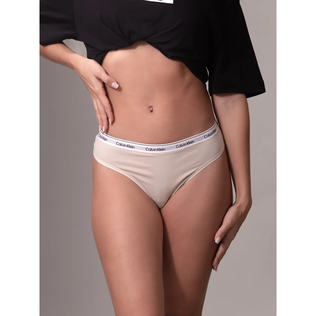 CALVIN KLEIN - Pantie Beige Tipo Brazilian - Modern Logo Calvin Klein
