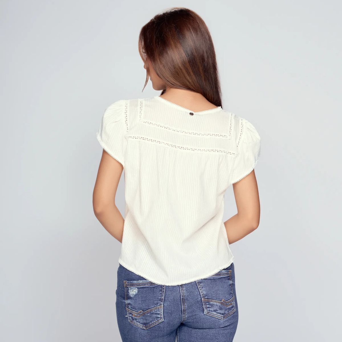 UNSER - Blusa Unicolor Con Encaje Y Alforzas Unser