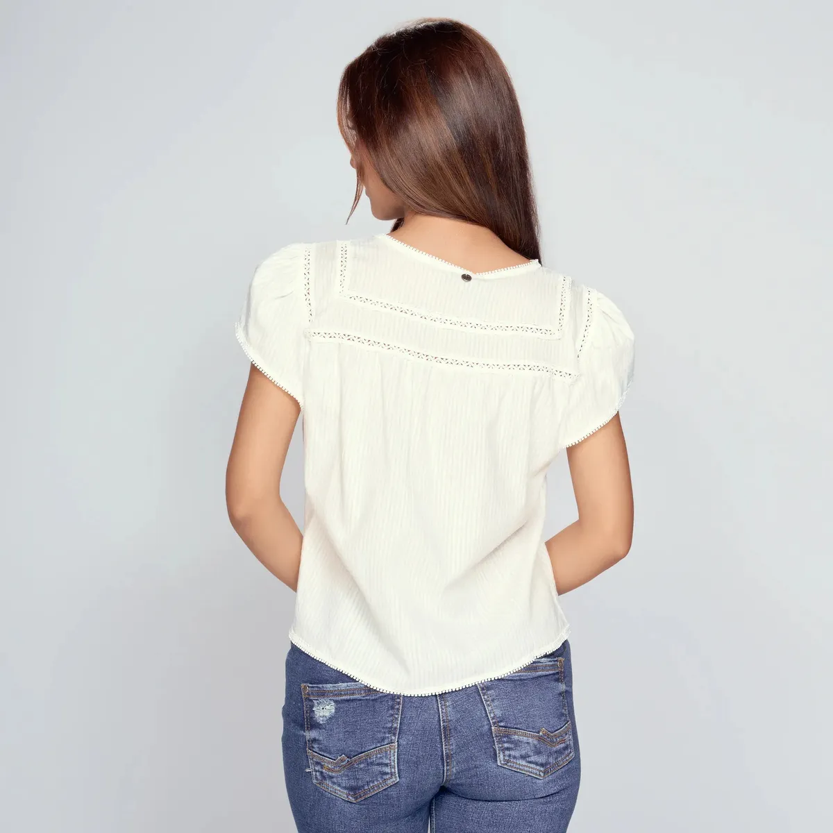 UNSER - Blusa Unicolor Con Encaje Y Alforzas Unser
