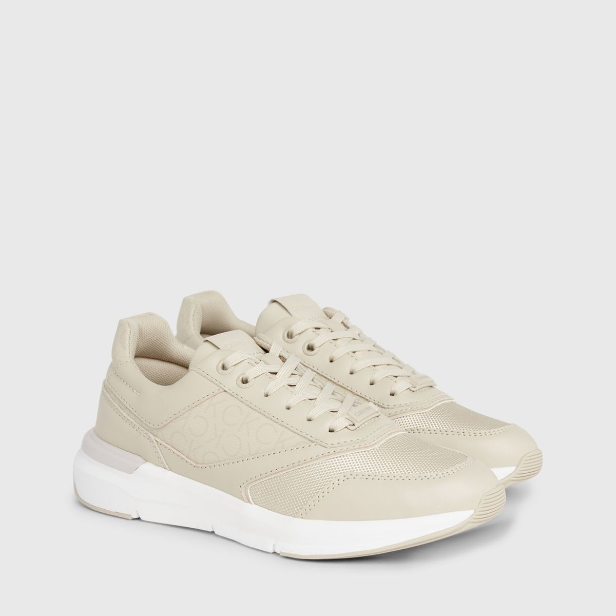 CALVIN KLEIN - Tenis gris runner lace up con monograma Calvin Klein