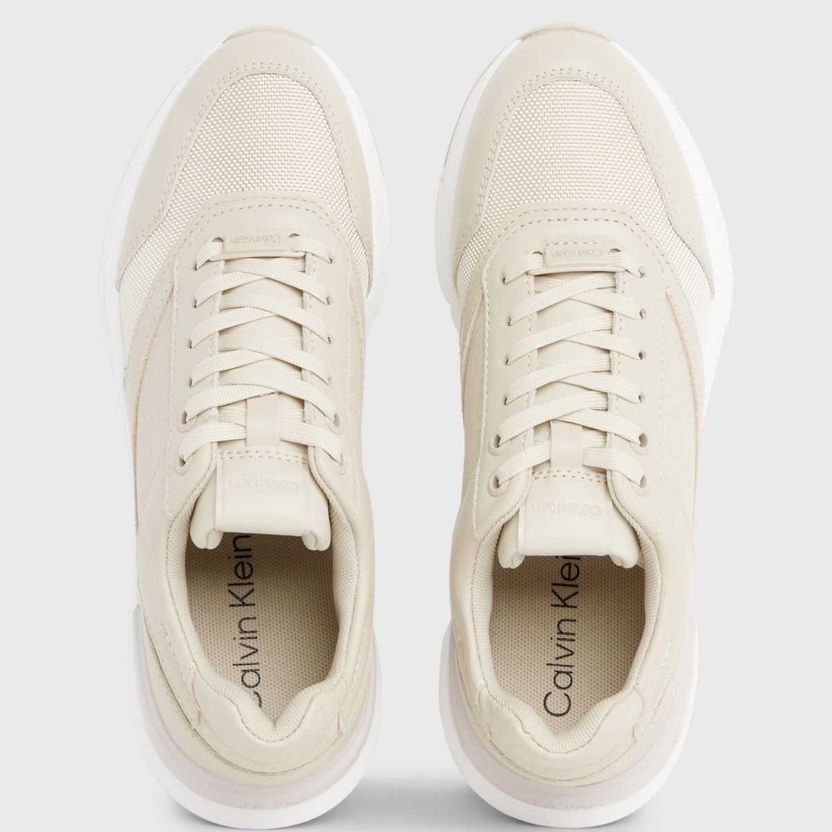 CALVIN KLEIN - Tenis gris runner lace up con monograma Calvin Klein
