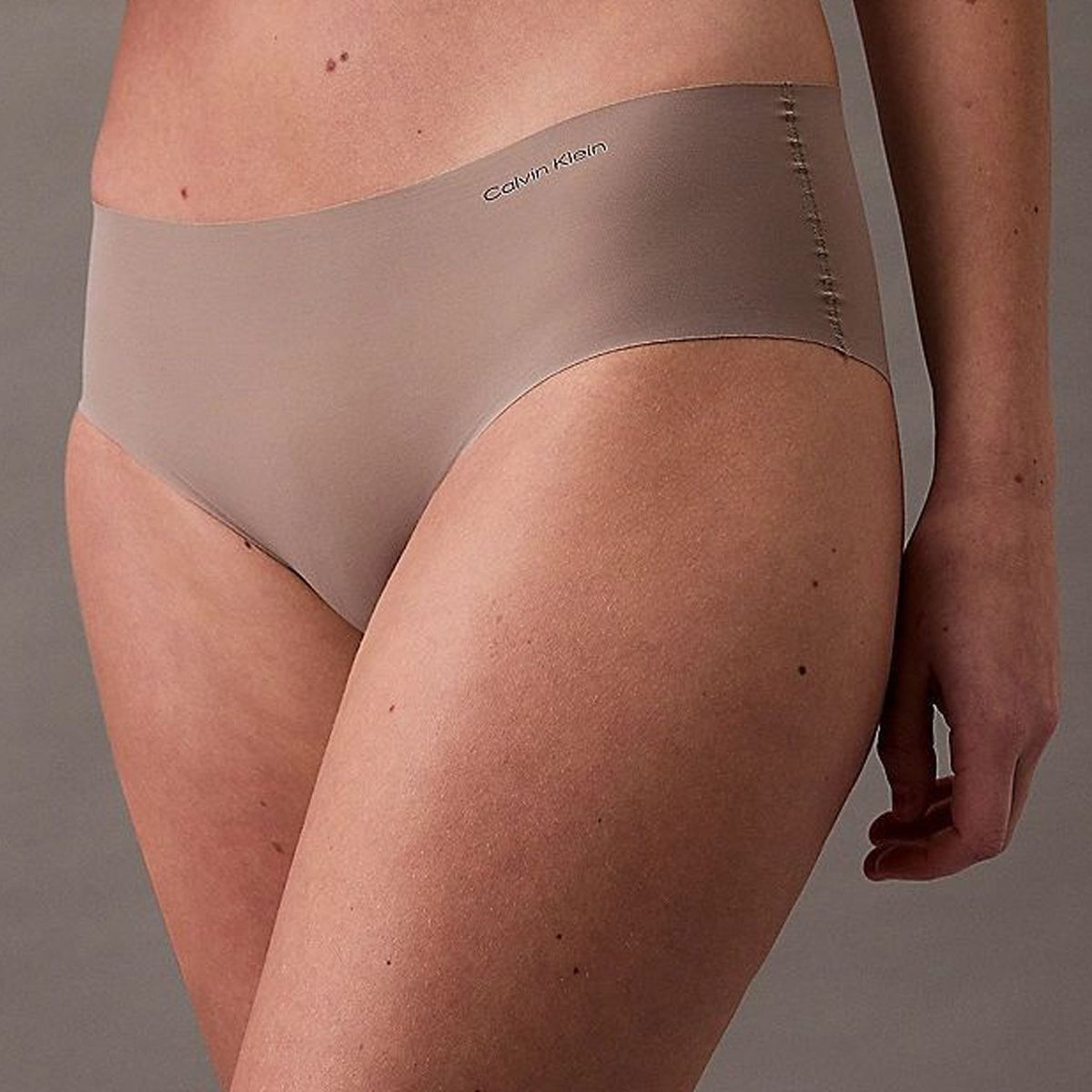 CALVIN KLEIN - Pantie Café Tipo Hipster - invisible Calvin Klein