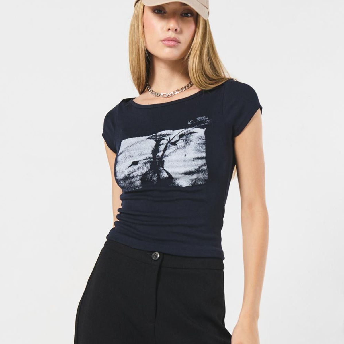 KOAJ - KOAJ Camiseta cuello redondo azul intensa con diseño de flo Mujer