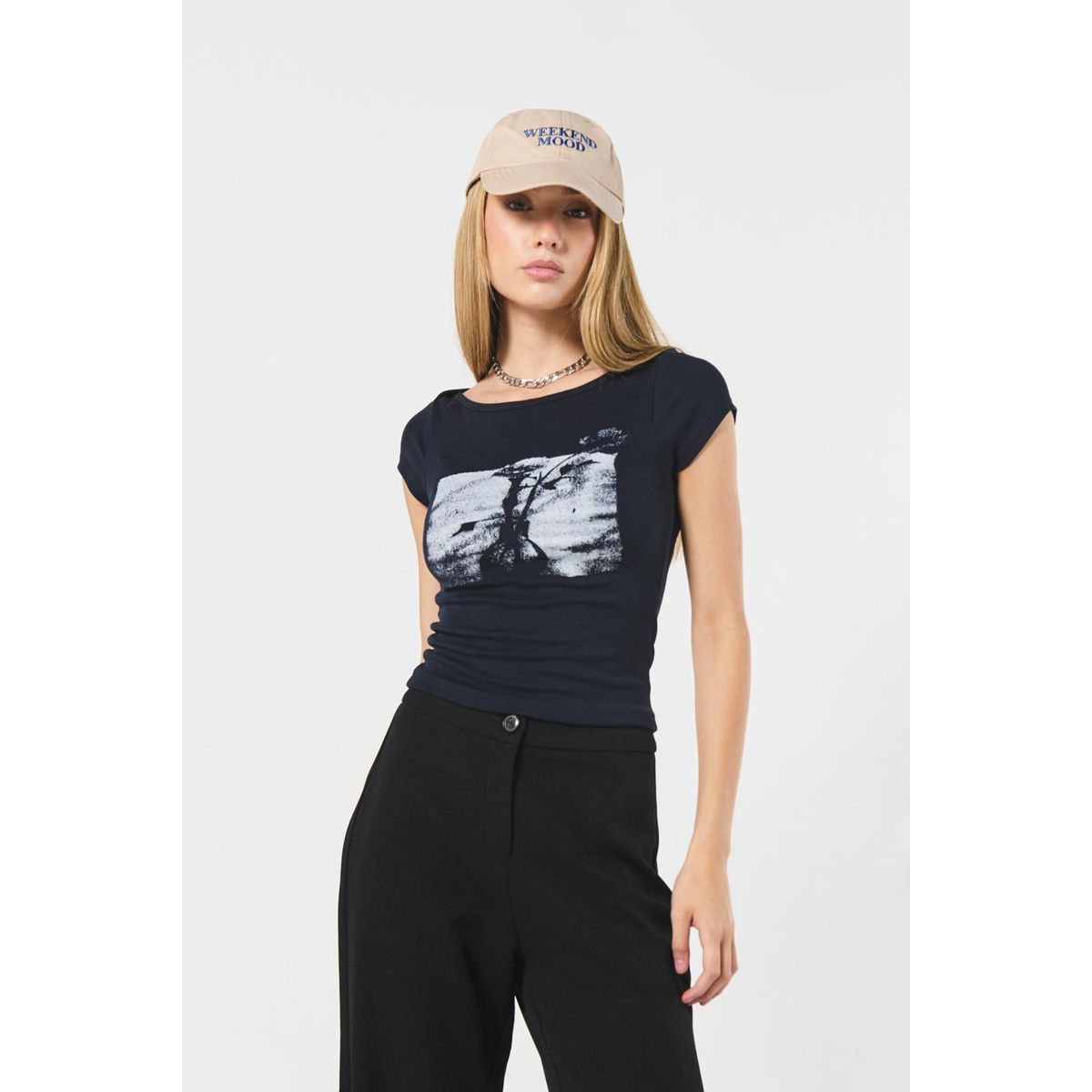 KOAJ - KOAJ Camiseta cuello redondo azul intensa con diseño de flo Mujer