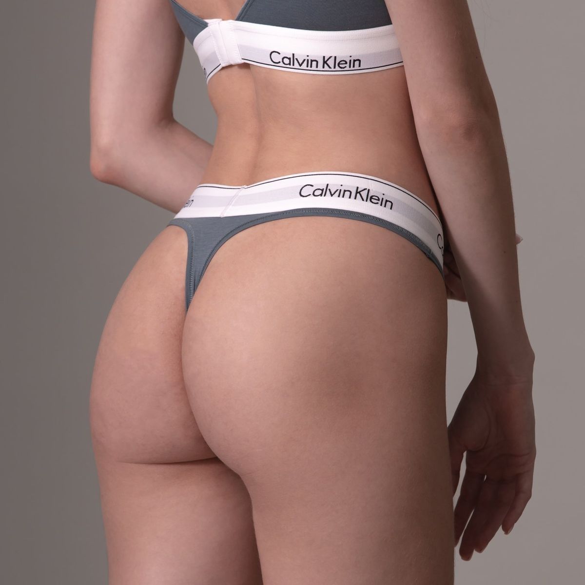 CALVIN KLEIN - Pantie Tipo Tanga Gris - Modern Cotton Calvin Klein