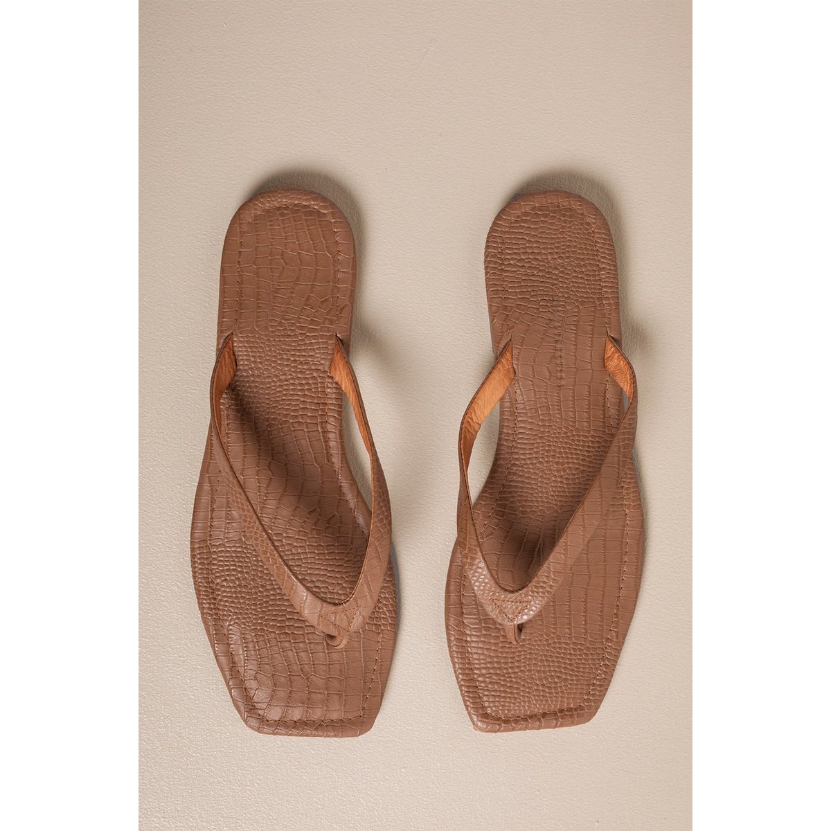 TOUCHE BALNEAIRE - SANDALIAS TRES PUNTADAS EN CUERO TEXTURIZADO 0S19052