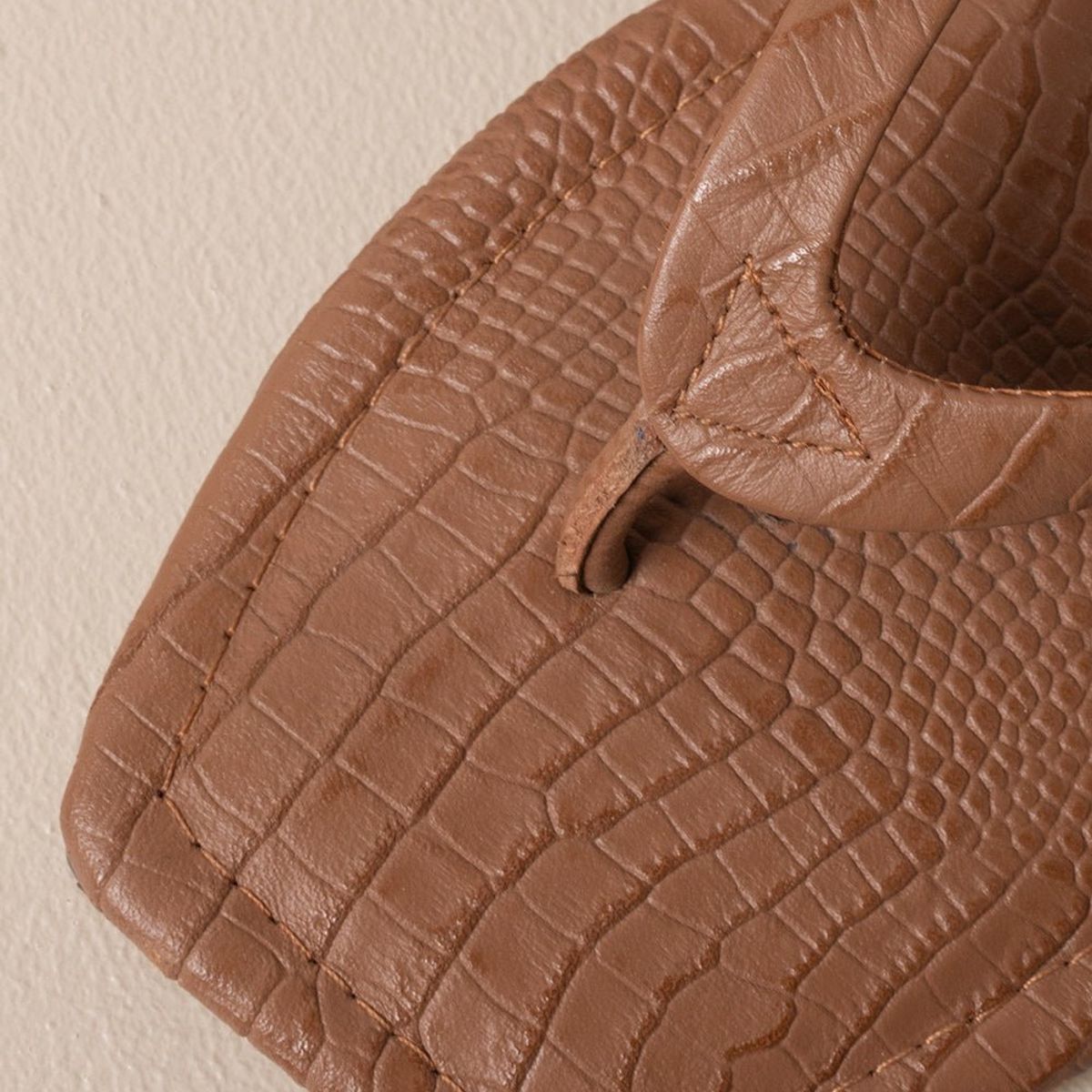 TOUCHE BALNEAIRE - SANDALIAS TRES PUNTADAS EN CUERO TEXTURIZADO 0S19052