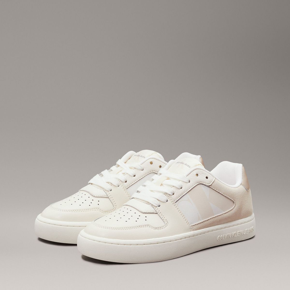 CALVIN KLEIN - Tenis beige classic con detalles de gamuza Calvin Klein
