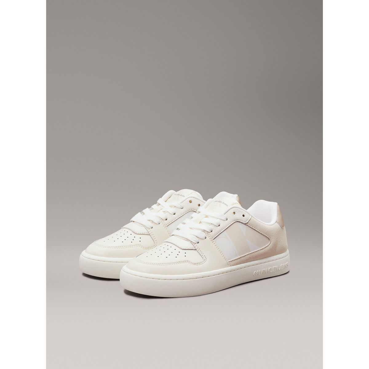 CALVIN KLEIN - Tenis beige classic con detalles de gamuza Calvin Klein
