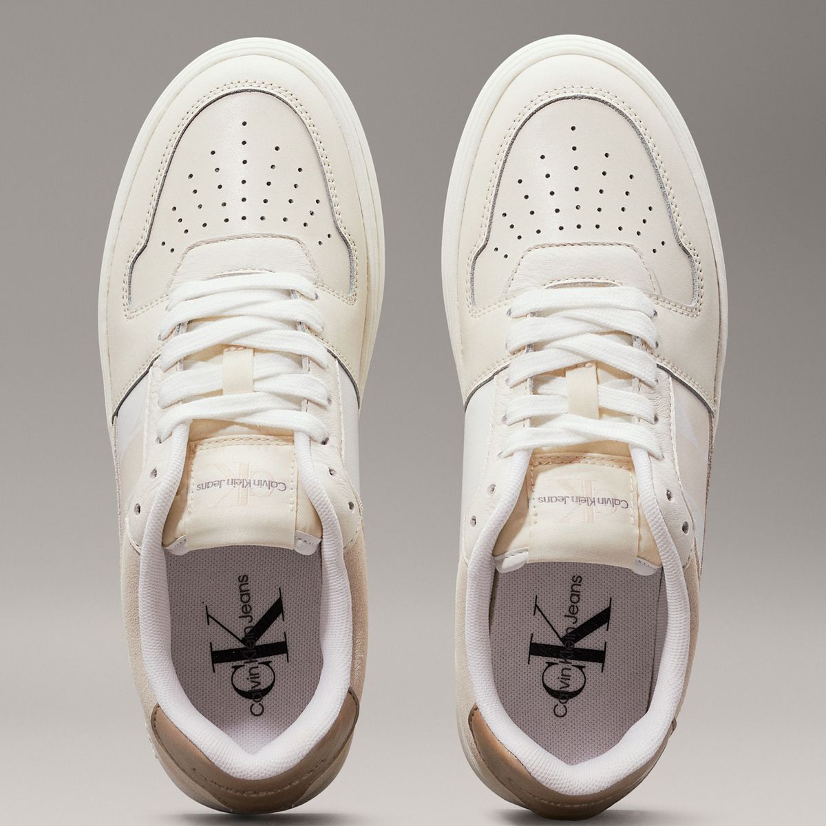 CALVIN KLEIN - Tenis beige classic con detalles de gamuza Calvin Klein