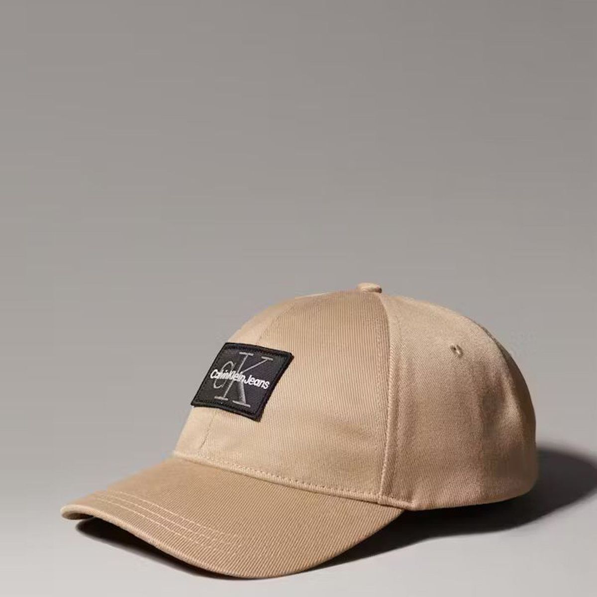 CALVIN KLEIN - Gorra beige de sarga con cálida felpa Calvin Klein