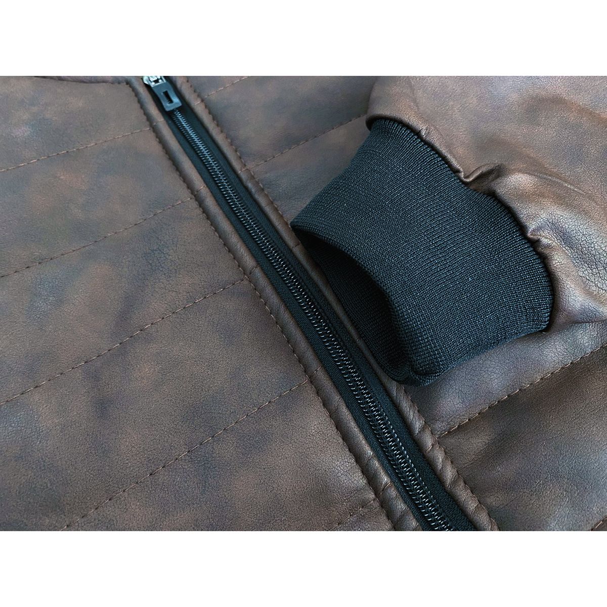 THE CLOTHING COMPANY - Chaqueta Hombre Cuero Sintético Diseño Lineas