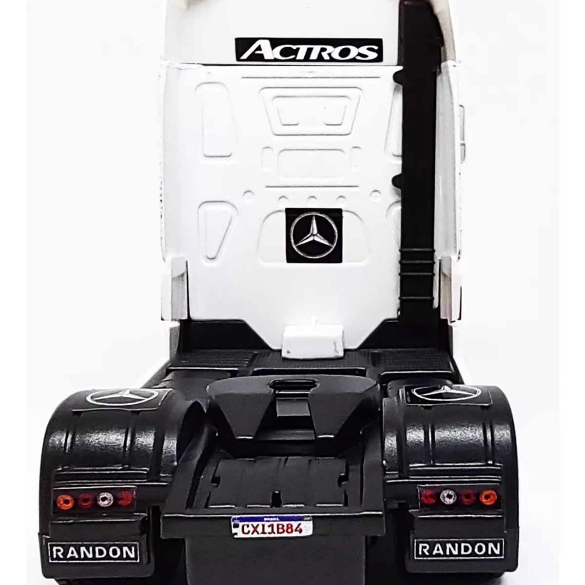 JUGANDO Y EDUCANDO - Camión coleccionable mercedes benz toyo tires escala 143 Bburago