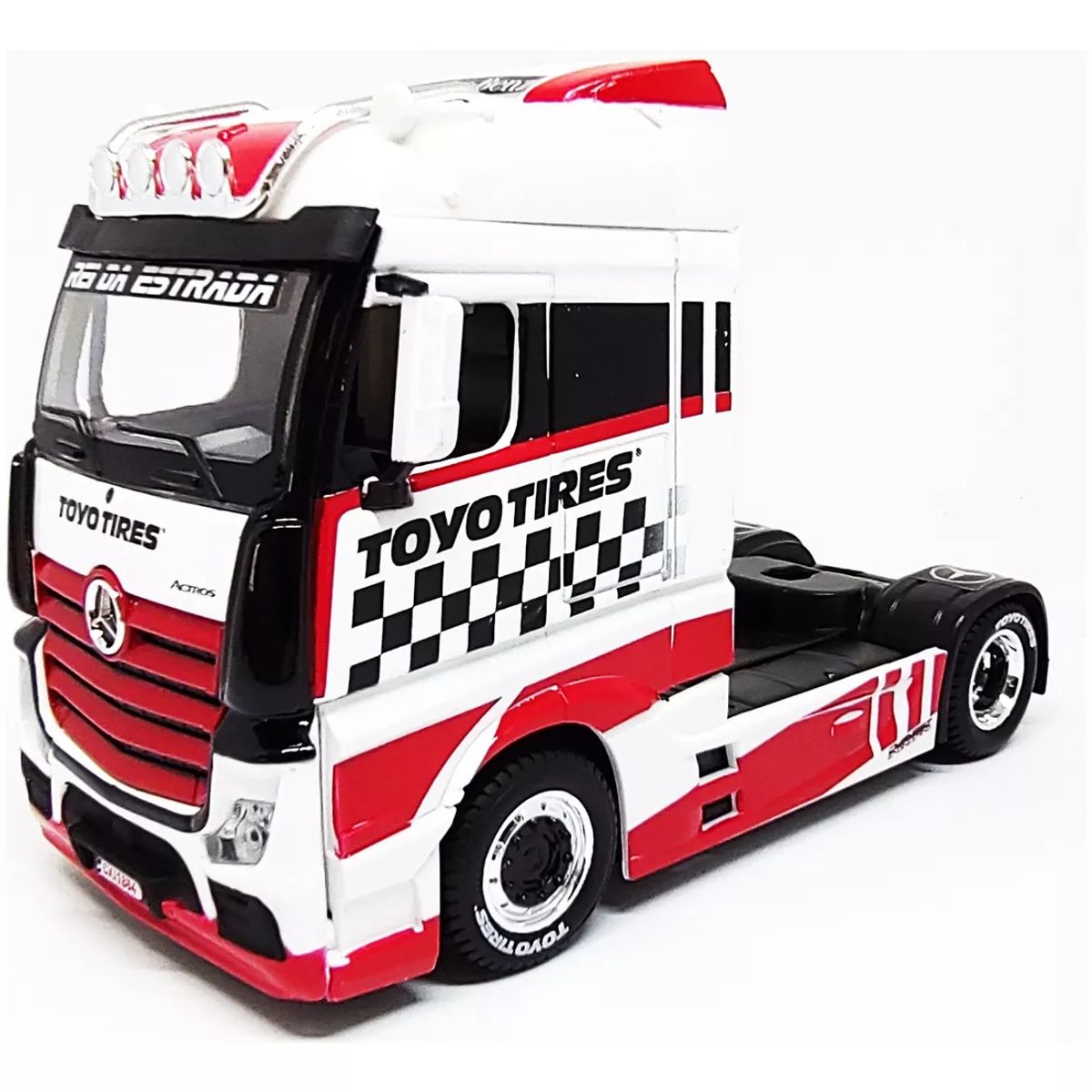 JUGANDO Y EDUCANDO - Camión coleccionable mercedes benz toyo tires escala 143 Bburago