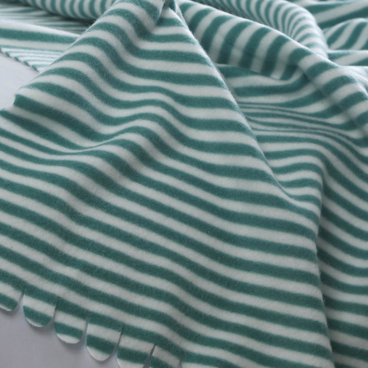 DISTRIHOGAR - Cobija Polar Fleece 180 gr Stripes Aguamarina 140 x 200 cm