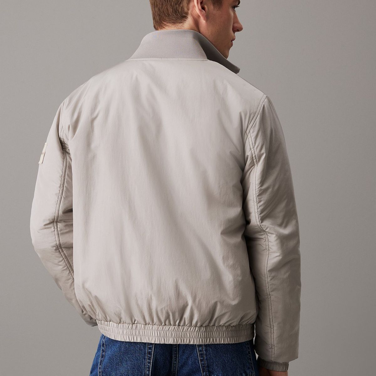 CALVIN KLEIN - Chaqueta gris de nailon acolchado con cremallera Calvin Klein