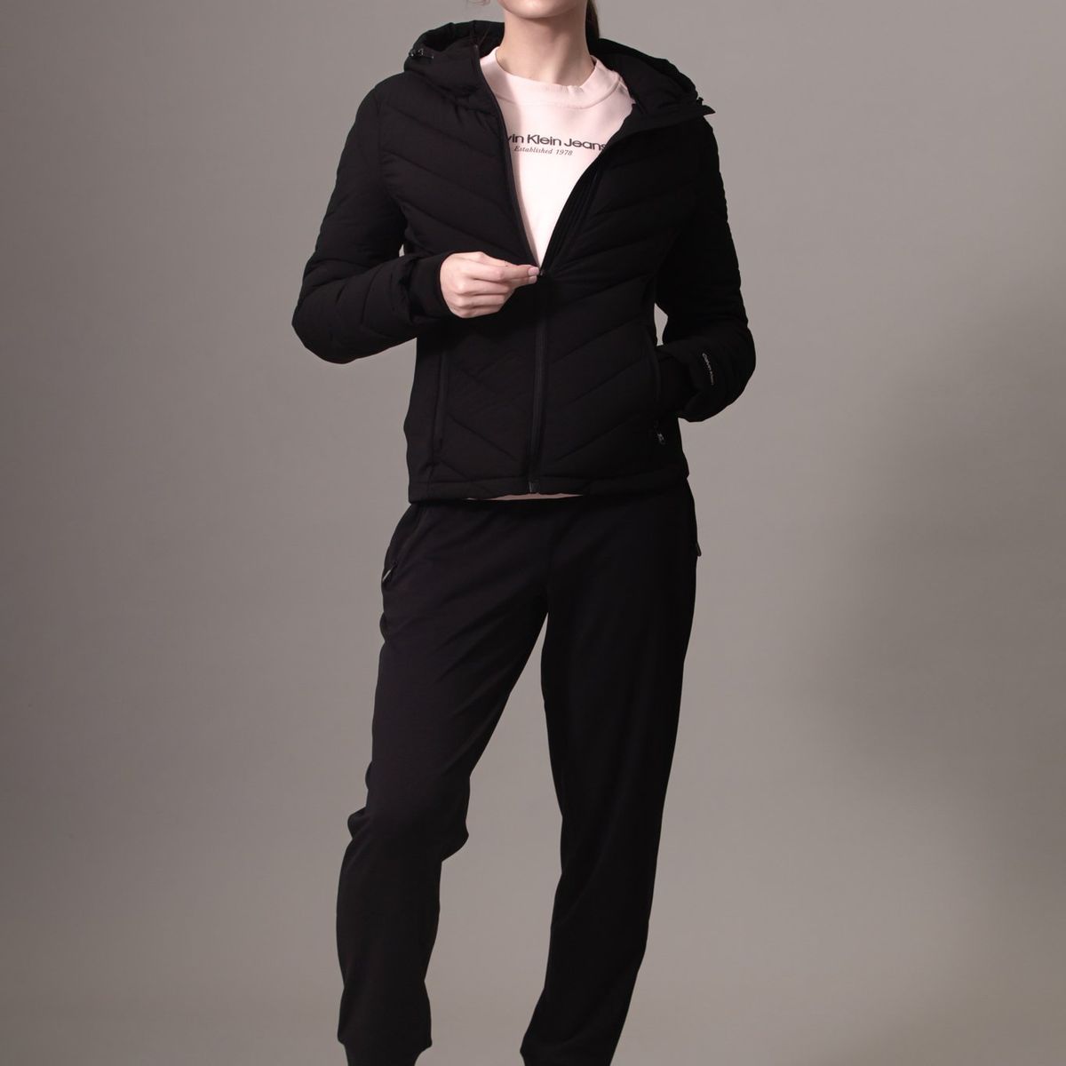 CALVIN KLEIN - Rompe viento negro plegable con estiramiento Calvin Klein