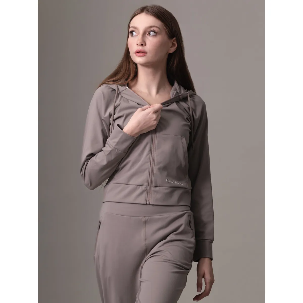 CALVIN KLEIN - Buzo Café Deportivo Con Capota Suave y Elástica Calvin Klein