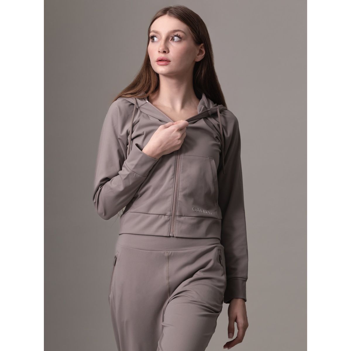 CALVIN KLEIN - Buzo Café Deportivo Con Capota Suave y Elástica Calvin Klein