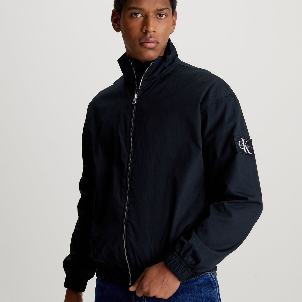 CALVIN KLEIN - Rompe viento negro relaxed de algodón con cremallera Calvin Klein