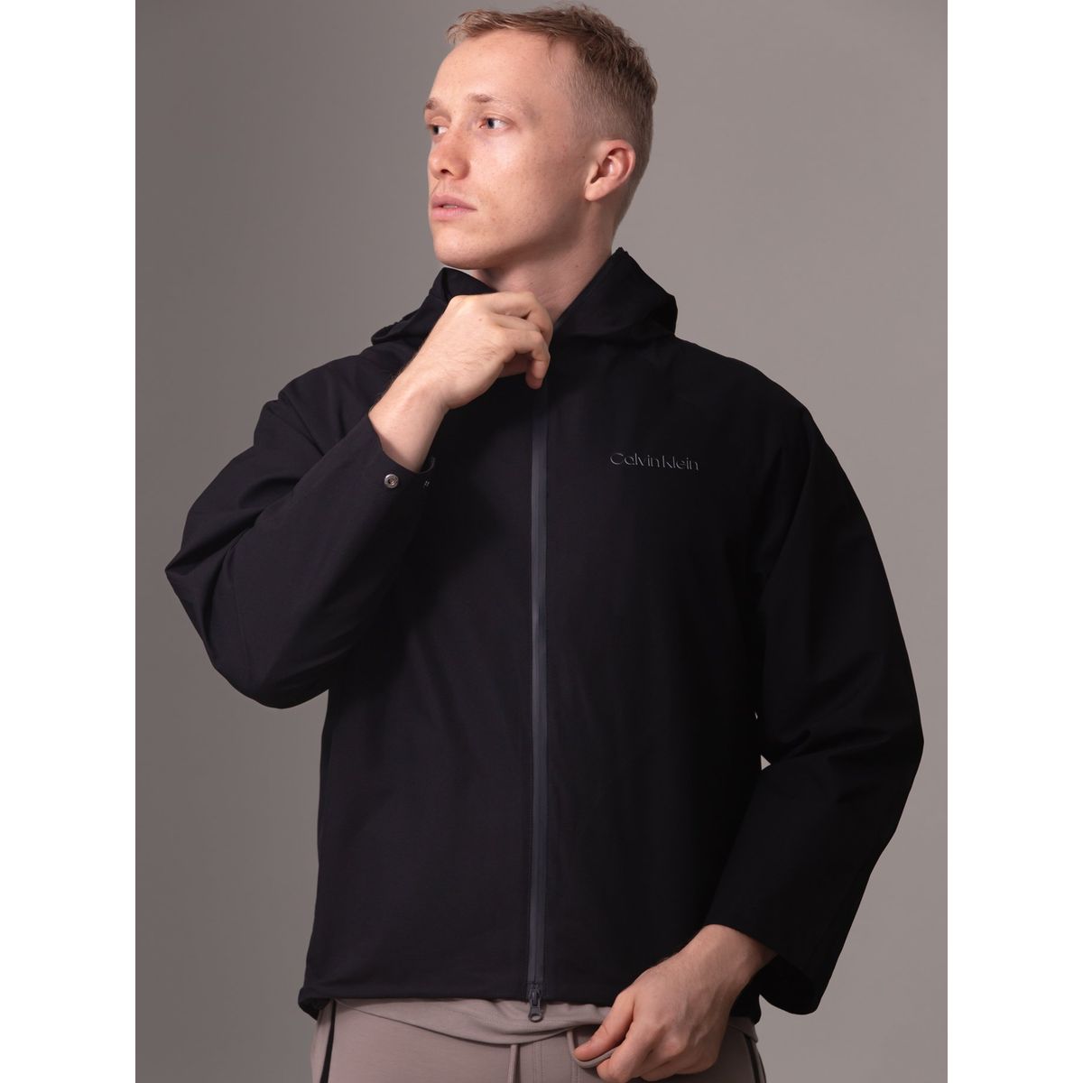 CALVIN KLEIN - Chaqueta negra sport essentials con capota Calvin Klein