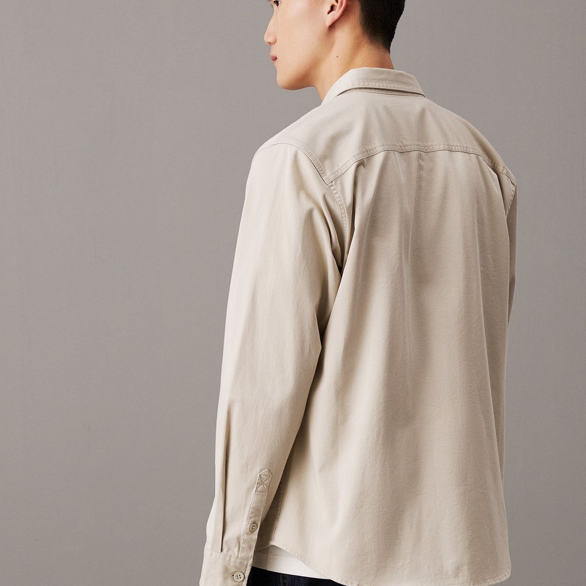 CALVIN KLEIN - Camisa gris con etiqueta tejida Calvin Klein