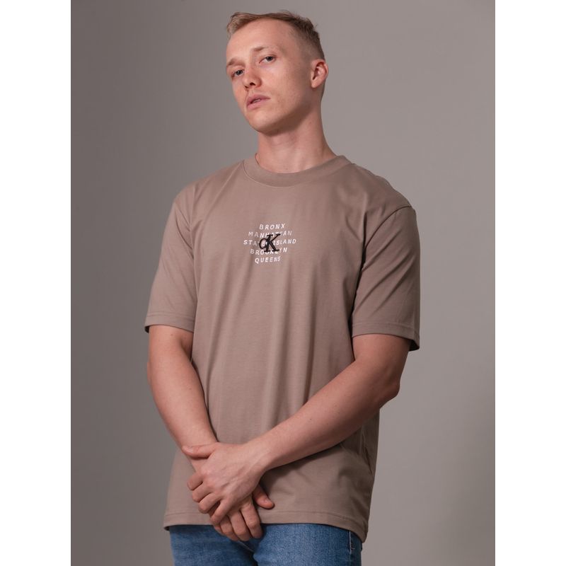 CALVIN KLEIN - Camiseta beige con gráfico de sello NYC Calvin Klein