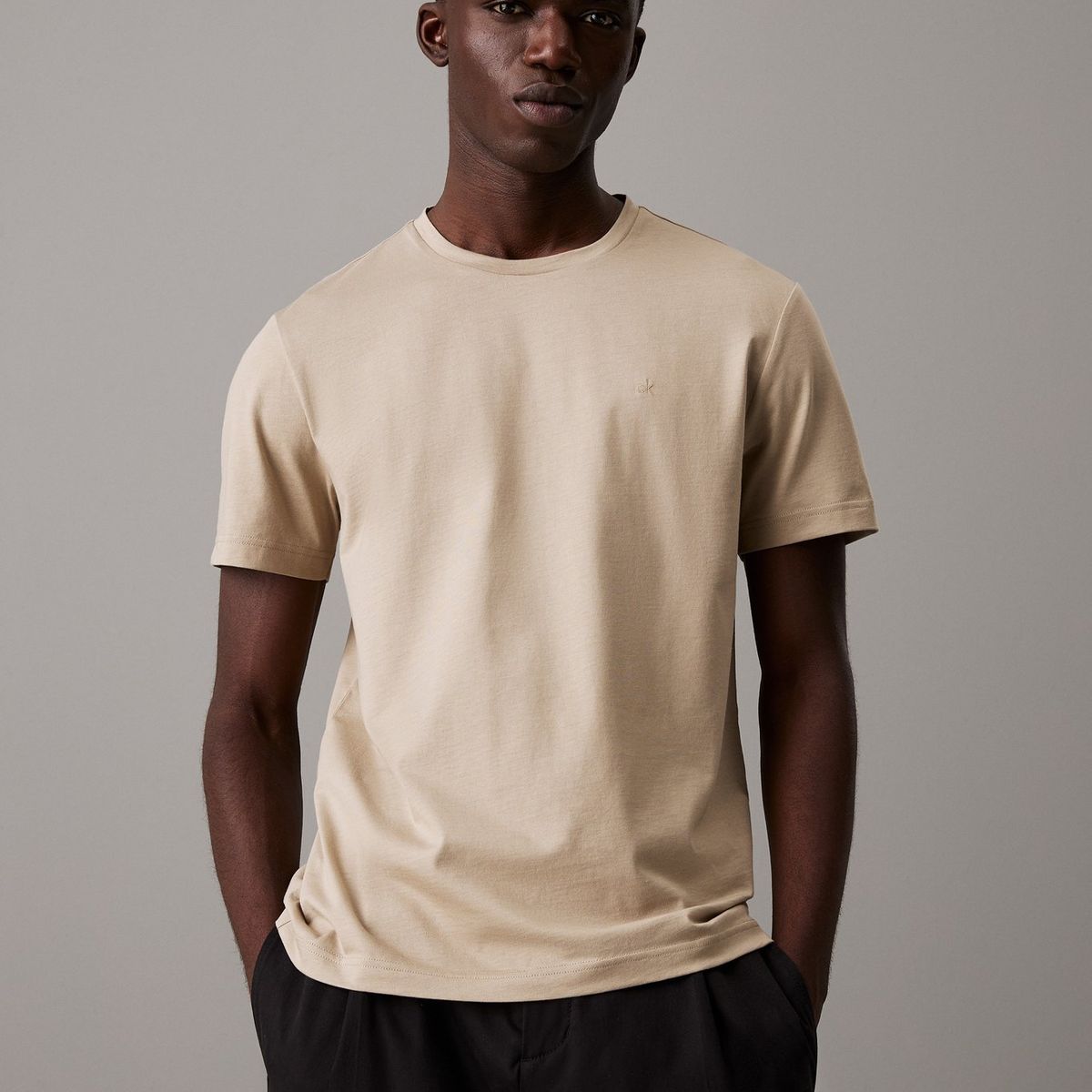 CALVIN KLEIN - Camiseta beige de algodón con parche de goma Calvin Klein