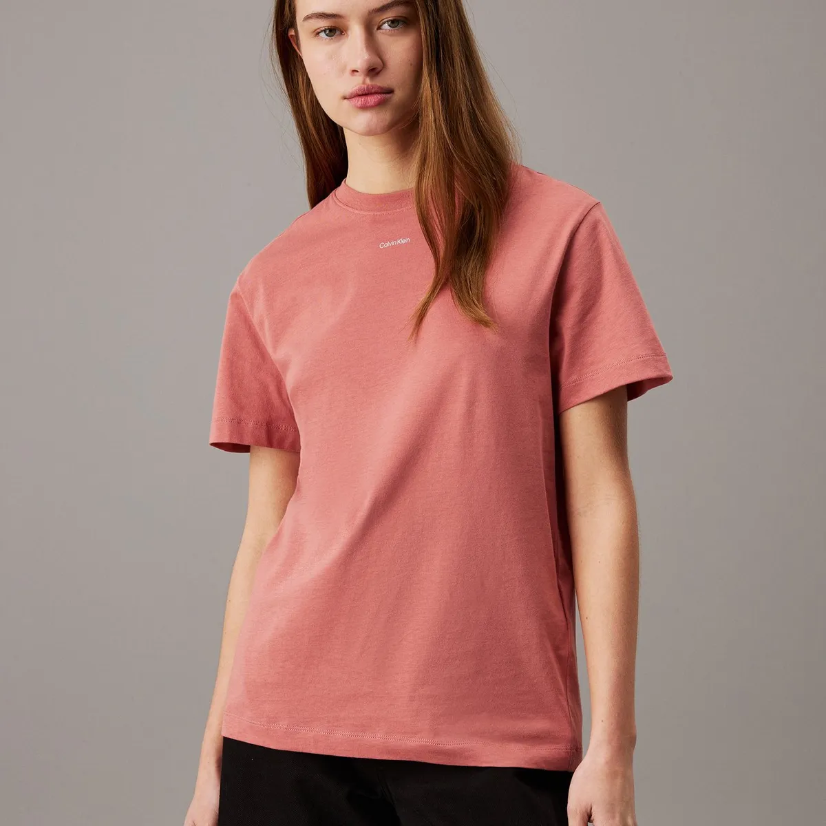 CALVIN KLEIN - Camiseta rosada con logo nano