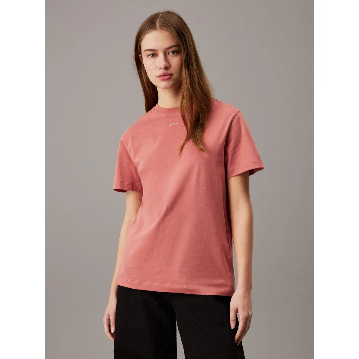 CALVIN KLEIN - Camiseta rosada con logo nano