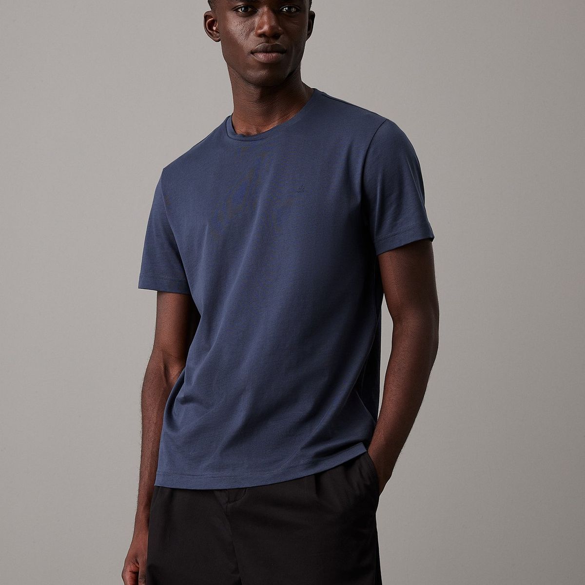 CALVIN KLEIN - Camiseta negra de algodón con parche de goma Calvin Klein