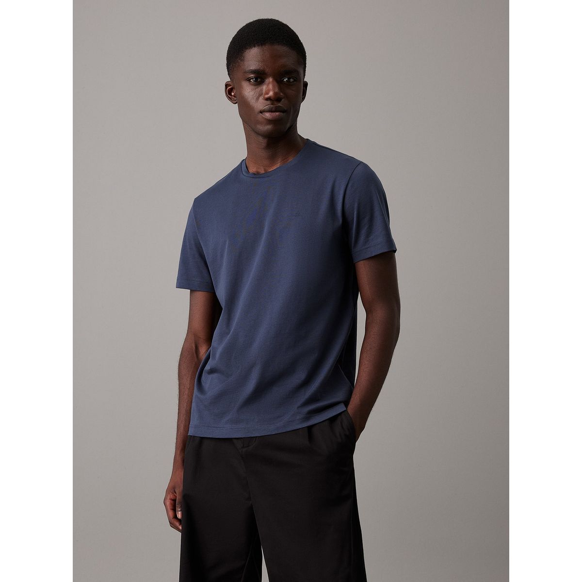 CALVIN KLEIN - Camiseta negra de algodón con parche de goma Calvin Klein