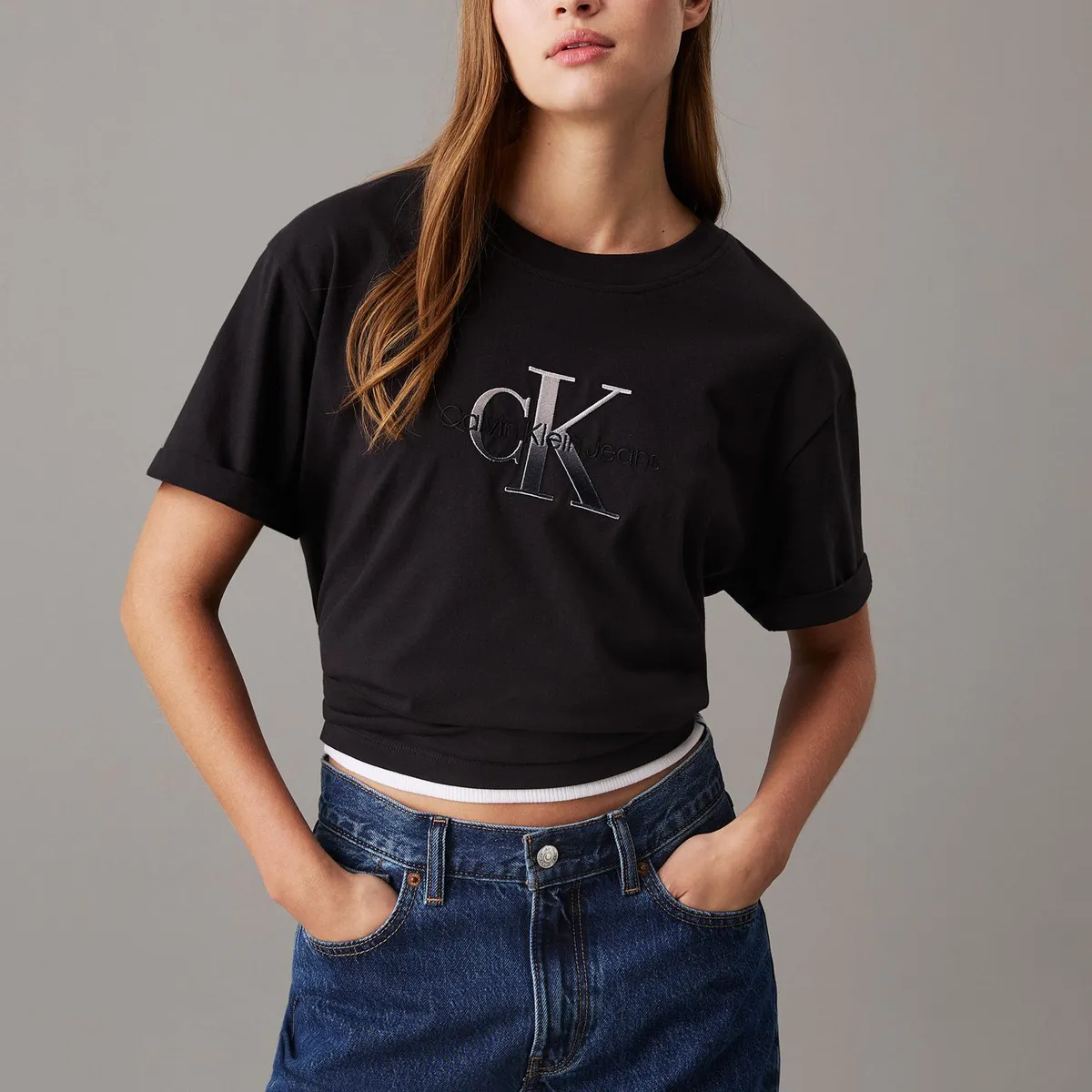 CALVIN KLEIN - Camiseta negra holgada con monograma Calvin Klein