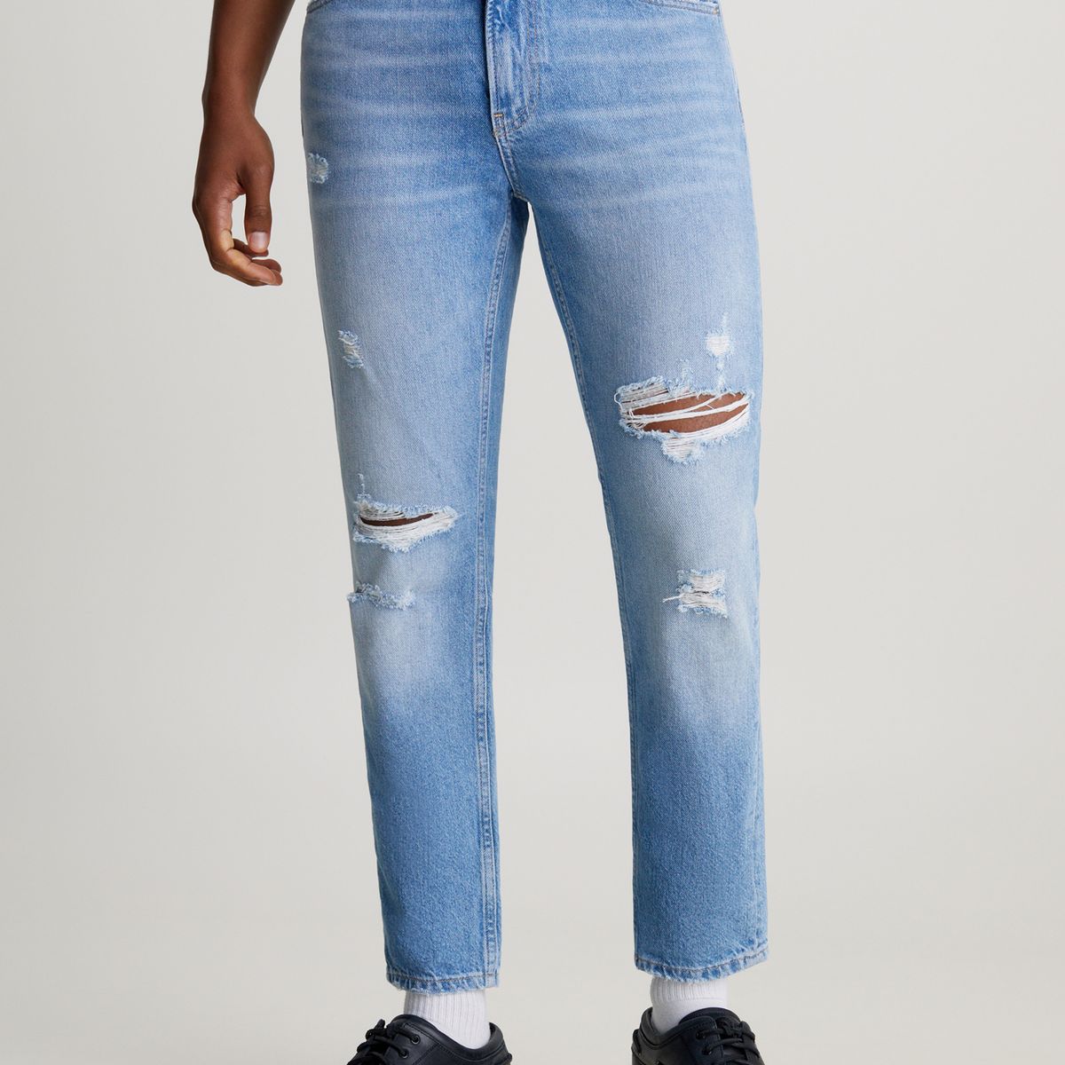 CALVIN KLEIN - Dad Jeans Con Rotos Calvin Klein
