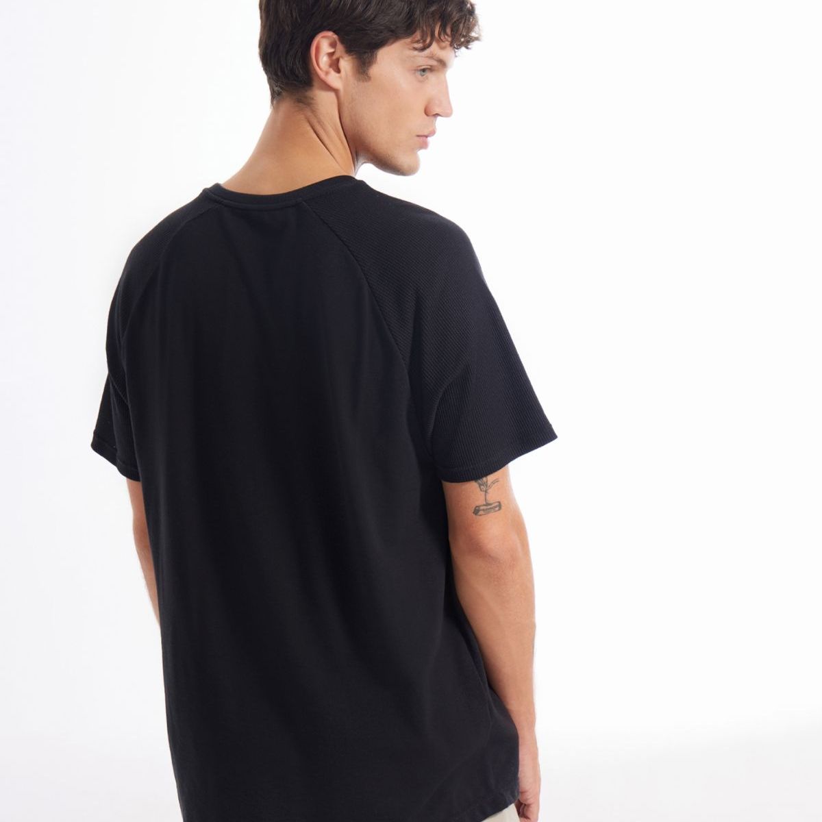 SEVEN SEVEN - Camiseta De Hombre  Color Negro Marca Seven Seven #45092306