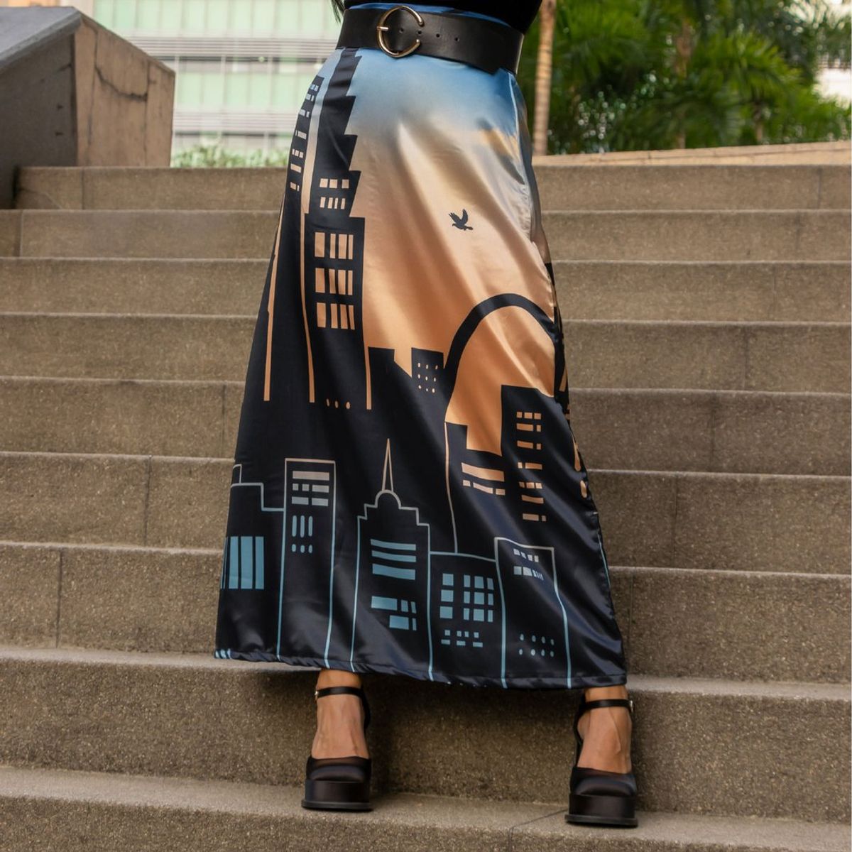 PINEAPPLES DON'T HAVE SLEEVES - Falda Midi con Estampado de Ciudad Pineapples