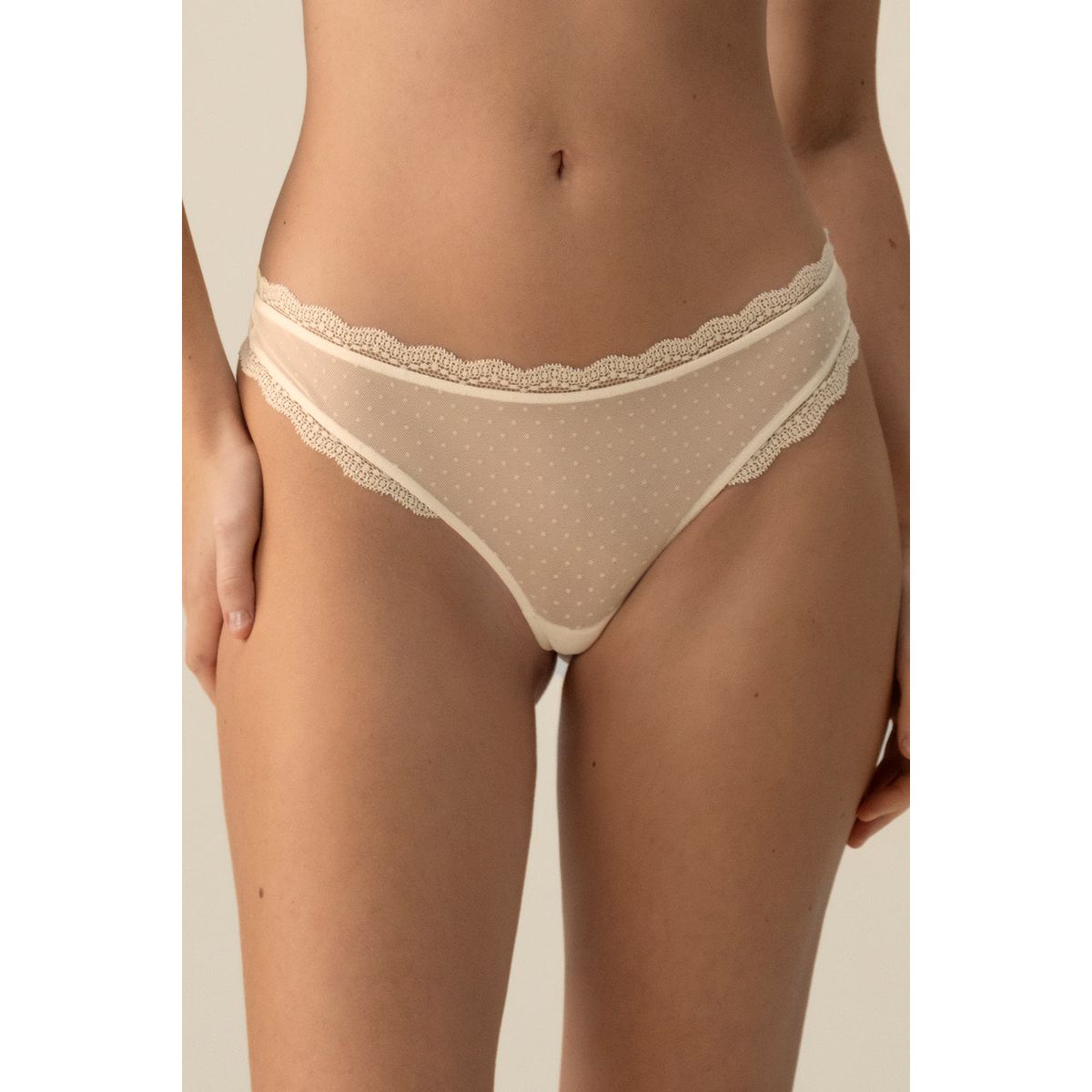 TOUCHE LINGERIE - PANTY BRASILERO EN TUL DE PUNTOS Y ENCAJE 0170052