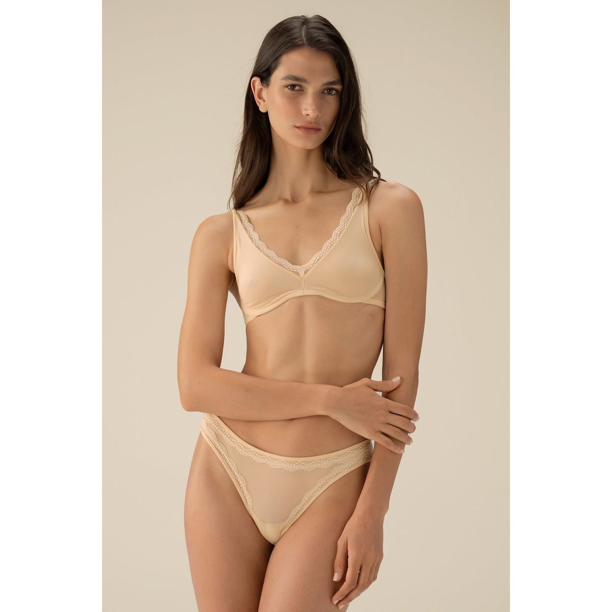 TOUCHE LINGERIE - BRASIER TRIANGULAR SIN COPA EN MICROFIBRA Y ENCAJE 0430052