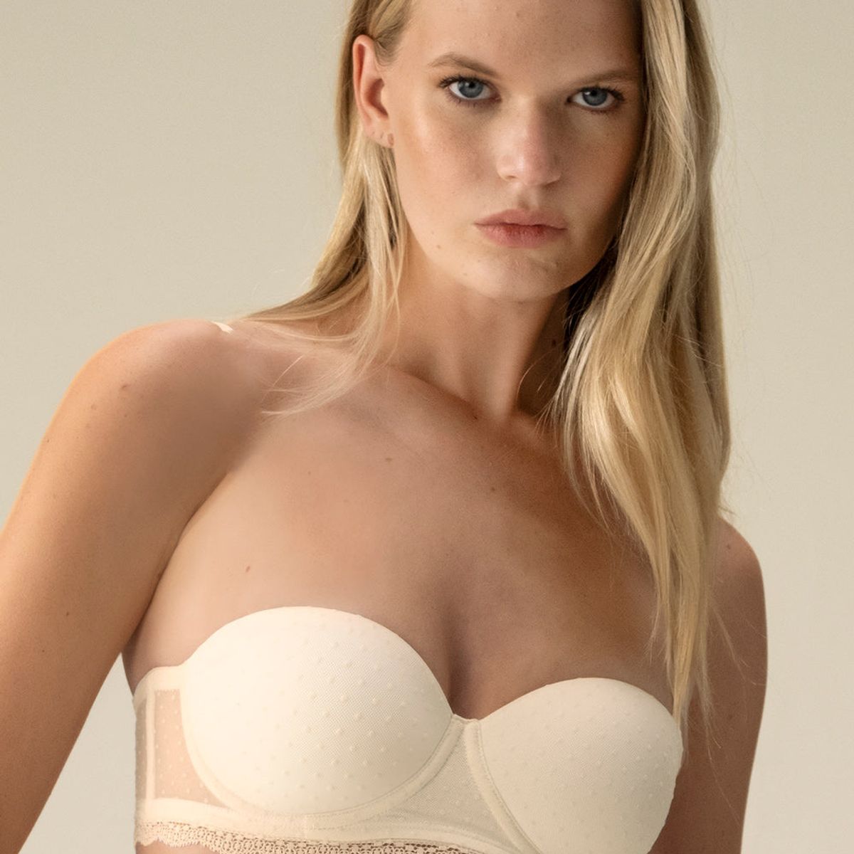 TOUCHE LINGERIE - BRASIER STRAPLESS EN TUL FLOCADO Y ENCAJE  0470052