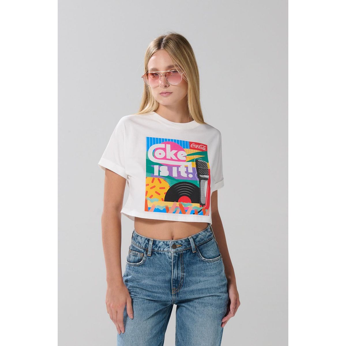 KOAJ - KOAJ Camiseta crema clara crop top con arte de Coca-Cola Mujer