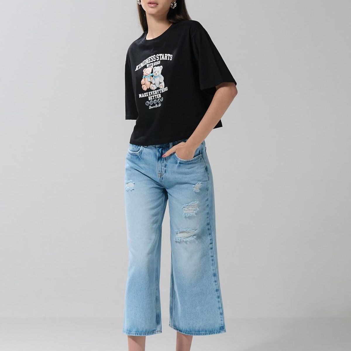 KOAJ - KOAJ Camiseta negra crop top oversize con arte de ositos Mujer