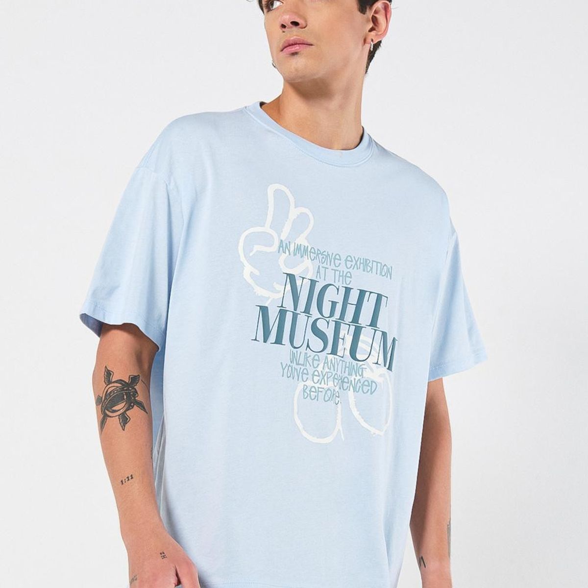 KOAJ - KOAJ Camiseta azul oversize manga corta con diseño artístico HOMBRE