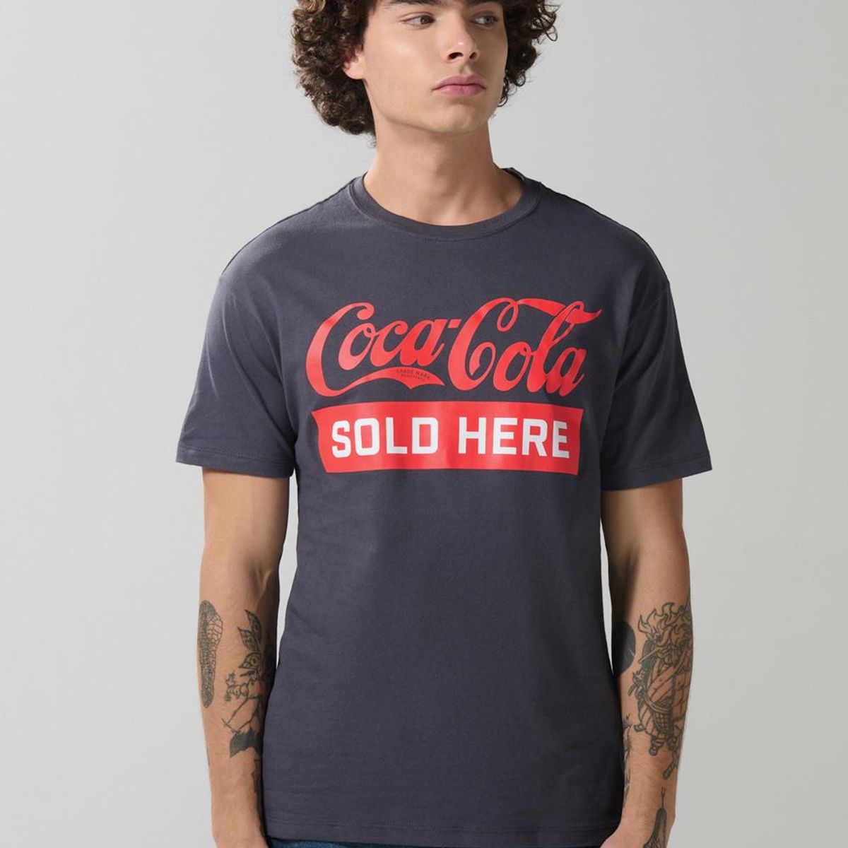KOAJ - KOAJ Camiseta gris intensa de Coca-Cola con manga corta Hombre