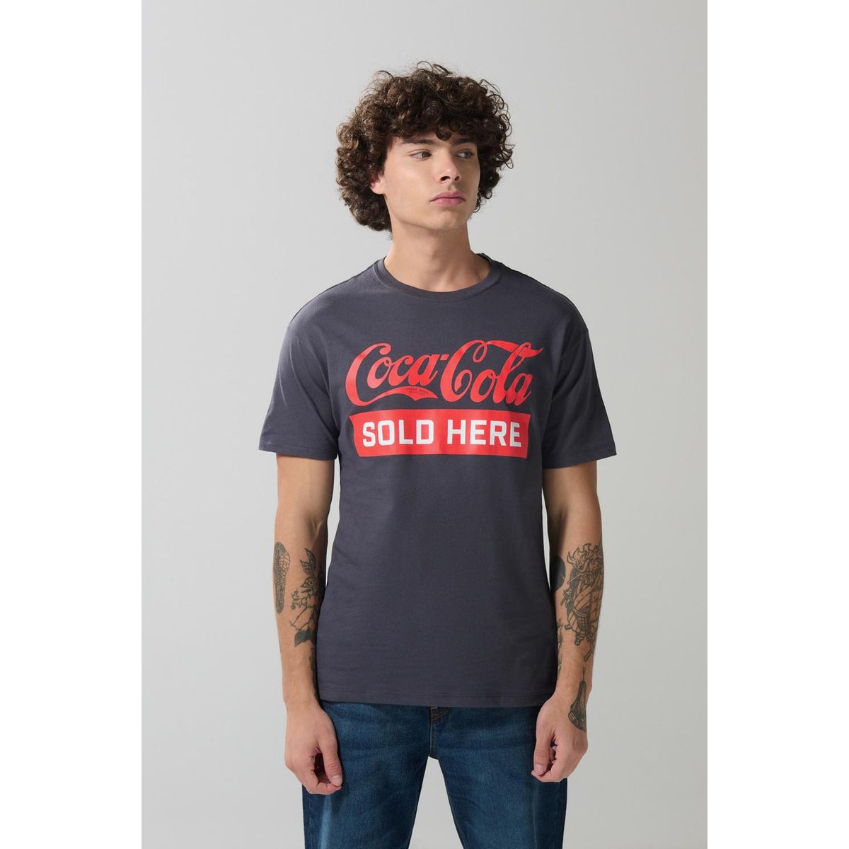 KOAJ - KOAJ Camiseta gris intensa de Coca-Cola con manga corta Hombre