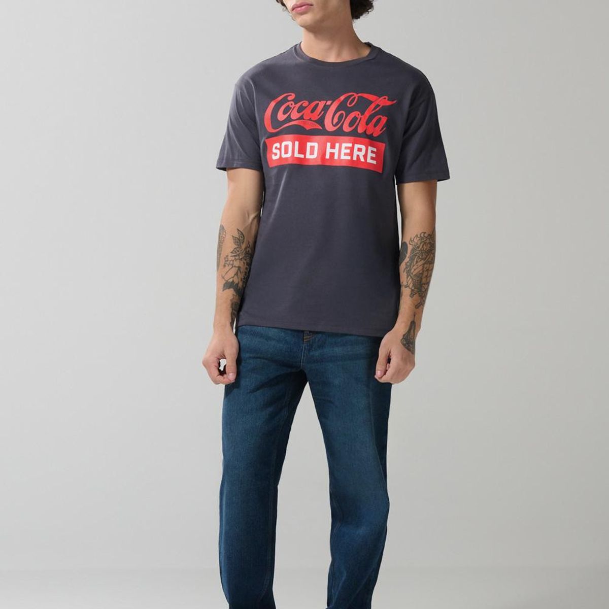 KOAJ - KOAJ Camiseta gris intensa de Coca-Cola con manga corta Hombre