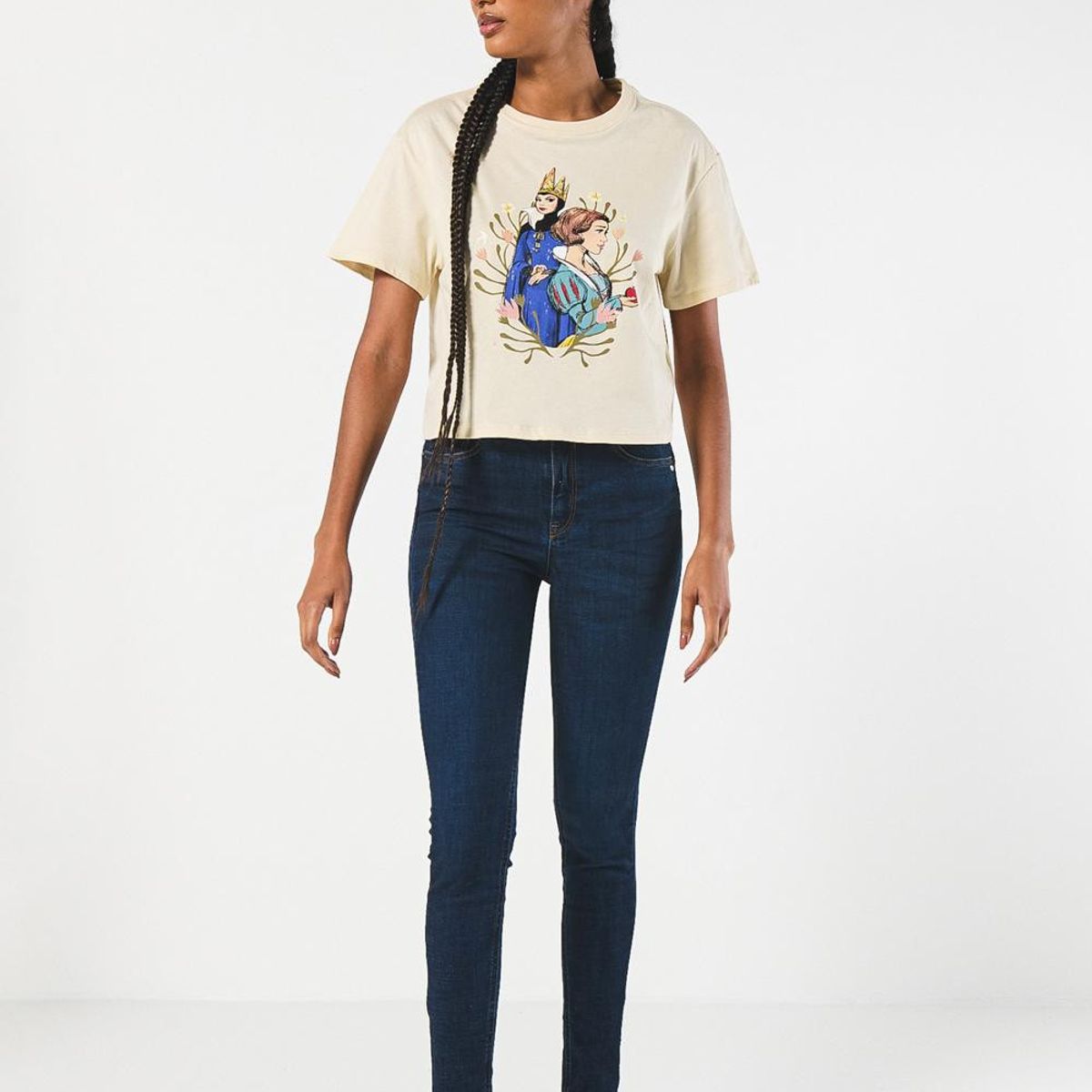 KOAJ - KOAJ Camiseta crop top kaki con diseño de Blanca Nieves Mujer