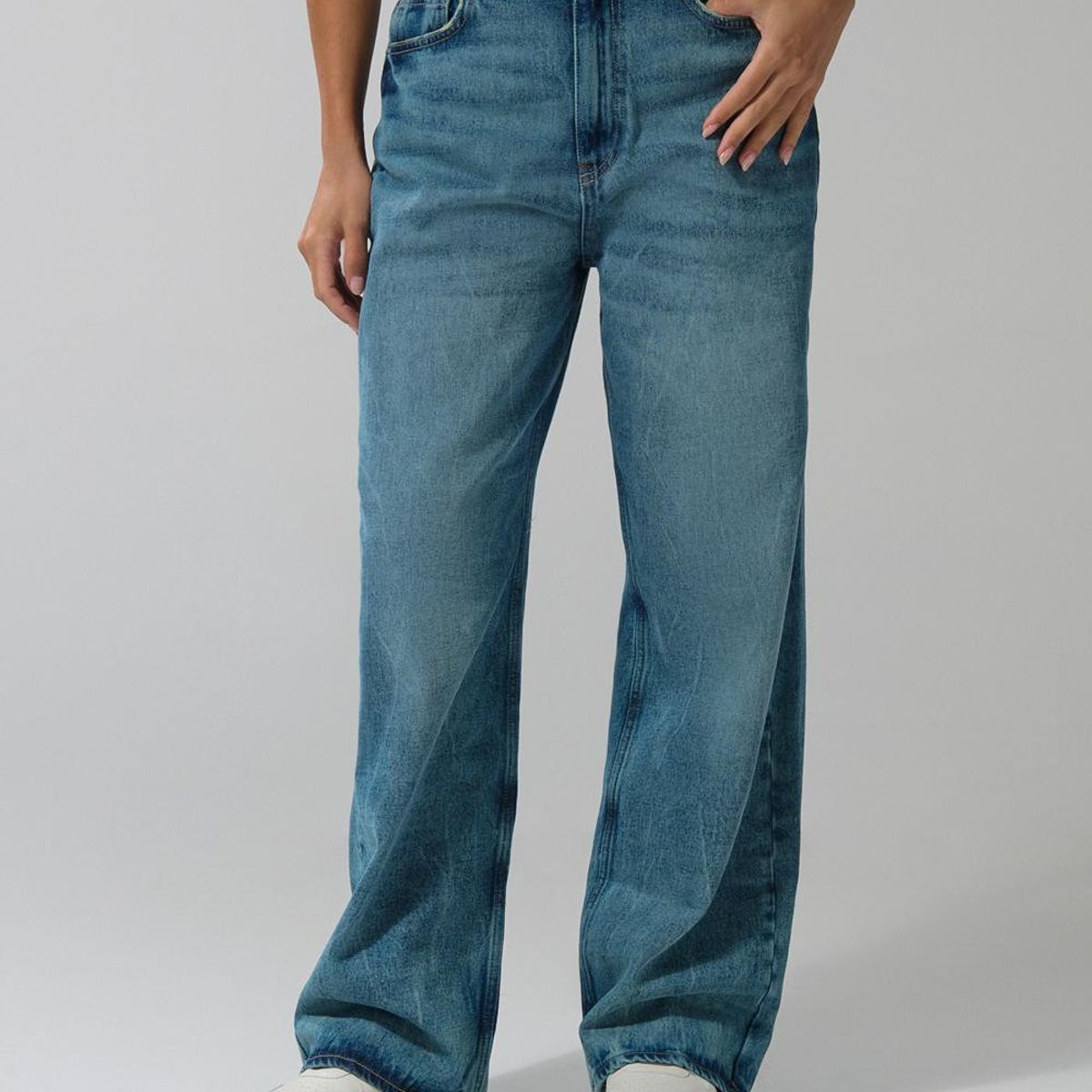 KOAJ - KOAJ Jean azul claro baggy con tiro medio y bota ancha Mujer