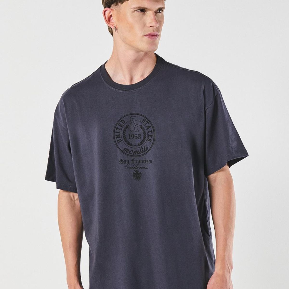 KOAJ - KOAJ Camiseta manga corta oversize gris oscura con arte col Hombre